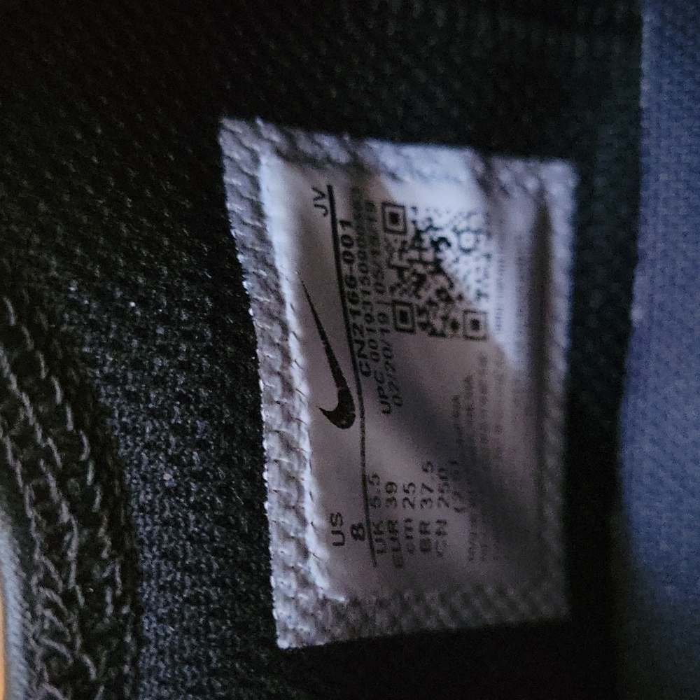 Sneakers - Picture 3 of 4